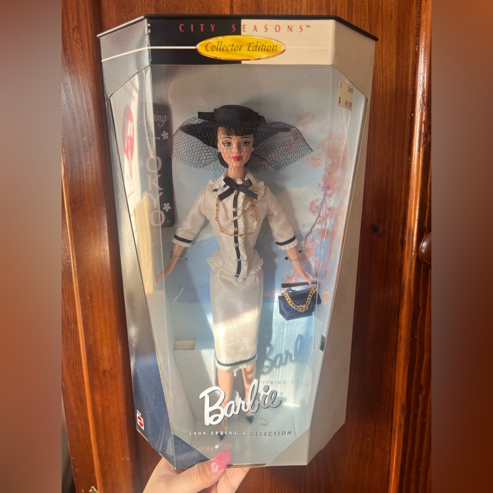 Vintage 1998 Barbie City Seasons Spring in Tokyo Collector Edition